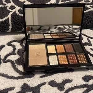 Black Freematic Eyeshadow Pro Palette